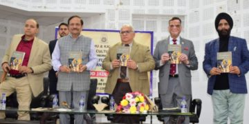 مشیر بھٹناگر نے جموں میں پرمود جین کی کتاب ’ لاک ڈاو¿ن اور دیگر نظمیں ‘ ریلیزکی