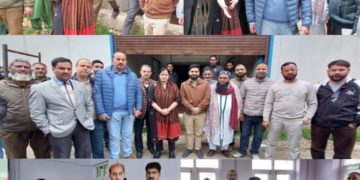 ڈسٹرکٹ الیکشن آفیسر کپواڑہ نے سٹرانگ روم کپواڑہ اور ڈسٹرکٹ الیکشن کنٹرول روم کا کیامعائینہ