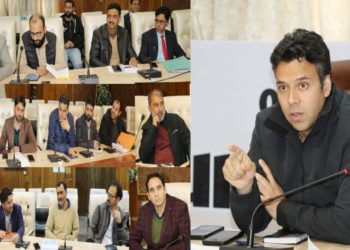 ڈسٹرکٹ الیکشن آفیسر سرینگر نے الیکشن نوڈل اَفسران کی میٹنگ کی صدارت کی