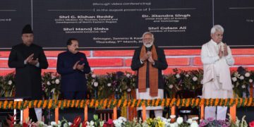 وزیر اعظم نے زرعی معیشت کے 5 ہزار کروڑ روپیوں کے اقدامات کے علاوہ کئی پروجیکٹوں کا افتتاح کیا
