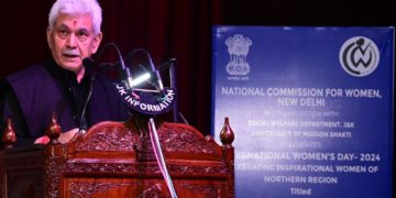 میں ڈاکٹروں اور روٹری کلب کے ممبران کو لوگوں کی بے لوث خدمت کرنے پر سلام پیش کرتا ہوں ۔ ایل جی سنہا