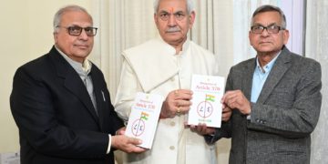 لیفٹیننٹ گورنر نے آرٹیکل 370 کے خاتمے پر پروفیسر ہری اوم کی کتاب جاری کی