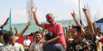 جموں وکشمیر میں بھی رنگوں کا تہوار ہولی جوش و خروش سے منایا گیا