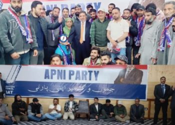 حبہ کدل سے تعلق رکھنے والے سیاسی کارکنان کی ایک بڑی تعداد اپنی پارٹی میں شامل ہوئی