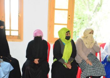 لیفٹیننٹ گورنر نے سری نگر کشتی حادثے کے متاثرین کے اہل خانہ سے ملاقات کی