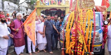 لیفٹنٹ گورنر کی پرتھم پوجا میں بھی شرکت ،پراچین مارگ پویتر چھری یاترا کو ہری جھنڈی دکھائی