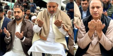 جمعتہ الوداع کے مقدس موقع پر سید محمد الطاف بخاری نے آثار شریف حضرت بل میں حاضری