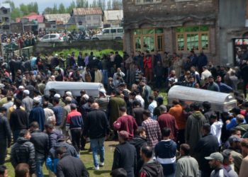 سری نگر میں کشتی الٹنے سے2 بچوں سمیت 6 افراد کی موت