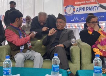 اپنا ووٹ سوچ سمجھ کر استعمال کریں: عوام سے غلام حسن میر کی تلقین