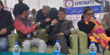 اپنا ووٹ سوچ سمجھ کر استعمال کریں: عوام سے غلام حسن میر کی تلقین