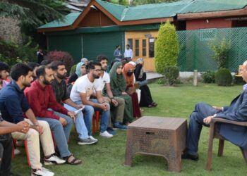 وزیر اعلیٰ کے مشیرنے کشمیر چیمبر آف کامرس اینڈ اِنڈسٹری کے وفد سے ملاقات کی