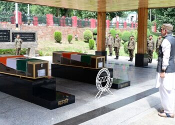 وزیر اعلیٰ عمر عبداللہ نے شہید فوجیوں کو خراجِ عقیدت پیش کیا