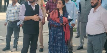 سیکرٹری ٹرانسپورٹ نے سٹیٹ موٹر گیراجزبمنہ سری نگر کا اَچانک دورہ کیا