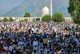 درگاہ حضرت بل میں عقیدت مندوں کا اژدھام