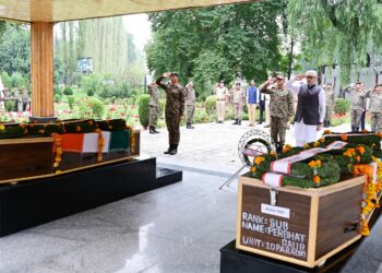 وزیراعلیٰ کا کولگام انکاونٹر میں جاں بحق ہوئے فوجیوں کو خراج عقیدت