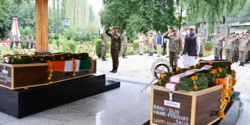 وزیراعلیٰ کا کولگام انکاونٹر میں جاں بحق ہوئے فوجیوں کو خراج عقیدت