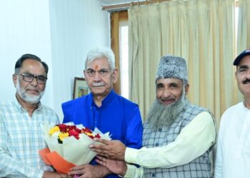 کشمیر ویلی فروٹ گروورس کا وفد لیفٹنٹ گورنر سے ملاقی