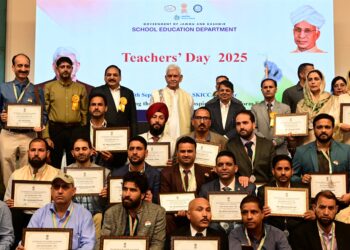 جموں و کشمیر میں تعلیم کے شعبے میں نمایاں تبدیلی آئی / منوج سنہا