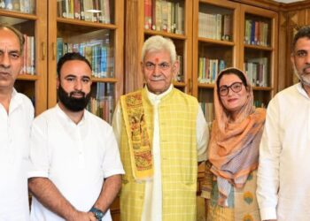 ضلعی ترقیاتی کونسل کے اراکین نے لفٹینٹ گورنر سے ملاقات کی