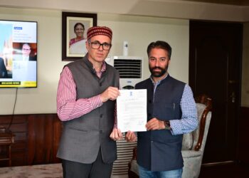 متعدد اراکین اسمبلی وزیر اعلیٰ عمر عبداللہ سے ملاقی