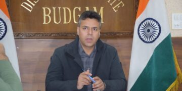 بڈگام اے سی کے ضمنی اِنتخابات :پولنگ عملے کی پہلی رینڈیمائزیشن بڈگام میں اَنجام دی گئی
