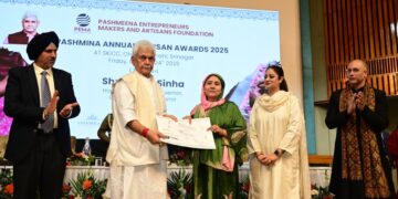 لیفٹنٹ گورنر نے سرینگر میں پشمینہ آرٹیزن ایوارڈز تقریب میں جموں و کشمیر کے دستکاروں کو عزت دی