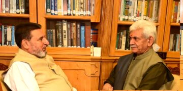 سیّد محمد الطاف بخاری نے لیفٹیننٹ گورنر منوج سِنہاسے ملاقات کی۔
