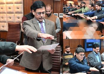 لیفٹیننٹ گورنر نے راج بھون کے اَفسران اور عملے کو ’ اِتحاد کا حلف ‘ دِلایا