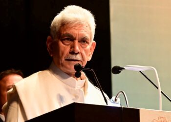 لیفٹیننٹ گورنر نے پاور گرڈ کی جانب سے جموں میں منعقدہ کوی سمیلن میں شرکت کی