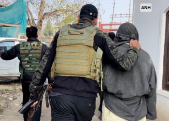 دہلی دھماکے کے ملزم کے باپ کی پلوامہ میں گرفتاری