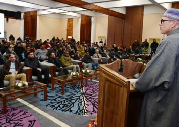 وزیر اعلیٰ عمر عبداللہ نے صوبہ کشمیر کے 54 مستحقین میں ہمدردانہ تقرری کے آرڈر تقسیم کئے