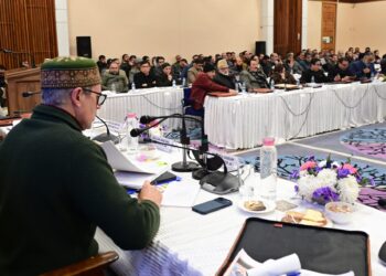 وزیر اعلیٰ عمر عبداللہ نے ضلع سری نگر میں ترقیاتی کاموں کی پیش رفت کا جائزہ لیا