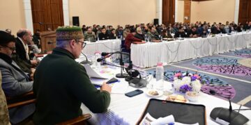 وزیر اعلیٰ عمر عبداللہ نے ضلع سری نگر میں ترقیاتی کاموں کی پیش رفت کا جائزہ لیا