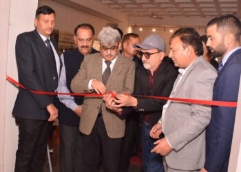 چیف سیکرٹری نے کلاکیندر میں شاردا مصوری کی تین روزہ نمائش کا اِفتتاح کیا