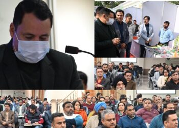 جاوید احمد ڈار نے زراعت اور اس سے منسلک سکیموں کے بارے میں بیداری مہم چلانے پر زور دیا