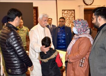 شہداءکے خاندانوں کے ساتھ پوری قوم شانہ بشانہ کھڑی ہے /لیفٹنٹ گورنر