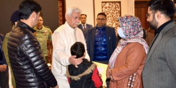 شہداءکے خاندانوں کے ساتھ پوری قوم شانہ بشانہ کھڑی ہے /لیفٹنٹ گورنر