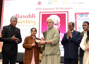 ہماری توجہ میکرو اِکنامک استحکام او رتعلیم و صحت میں زیادہ سرمایہ کاری پر ہونی چاہیے/لیفٹیننٹ گورنر