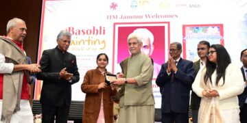 ہماری توجہ میکرو اِکنامک استحکام او رتعلیم و صحت میں زیادہ سرمایہ کاری پر ہونی چاہیے/لیفٹیننٹ گورنر