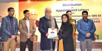 دہشت گردی متاثرین کے 39 قریبی رشتہ داروں کو تقرری کے خطوط حوالے