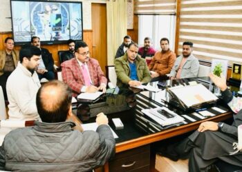 جاوید رانا نے پونچھ کیلئے شمسی توانائی سے بجلی پیدا کرنے کے اِمکانات کا جائزہ لیا