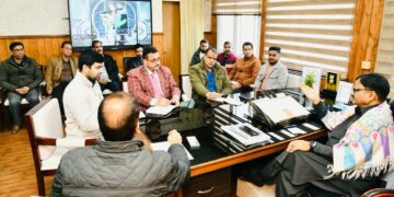 جاوید رانا نے پونچھ کیلئے شمسی توانائی سے بجلی پیدا کرنے کے اِمکانات کا جائزہ لیا