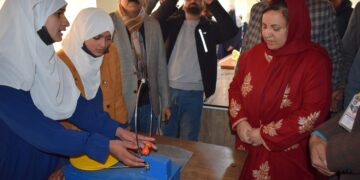 سکینہ ایتو نے جی ایچ ایس ایس حول پلوامہ کا دورہ کیا