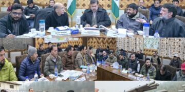 ستیش شرما نے کپواڑہ میں اہم محکموں کی کارکردگی کا جائزہ لیا