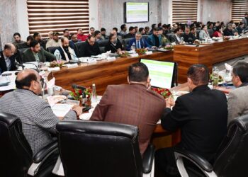 وزیر اعلیٰ عمر عبداللہ نے ضلع کٹھوعہ کے ضلعی جائزہ میٹنگ کی صدارت کی