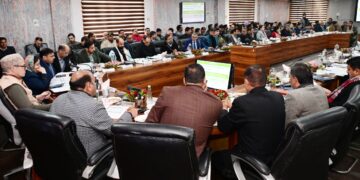 وزیر اعلیٰ عمر عبداللہ نے ضلع کٹھوعہ کے ضلعی جائزہ میٹنگ کی صدارت کی