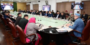وزیر اعلیٰ عمر عبداللہ نے جموں میں شراکت داروں کے ساتھ پری بجٹ مشاورتی میٹنگ کی صدارت کی