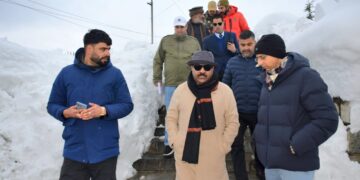 نائب وزیر اعلیٰ نے پلوامہ اور شوپیاں اضلاع کے برف پوش علاقوں کا معائینہ کیا
