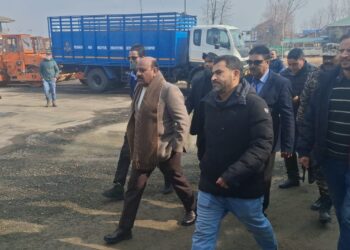 نائب وزیراعلیٰ نے اِنٹگریٹیڈ کمانڈ اینڈ کنٹرول سینٹر ایچ ایم ٹی کا دورہ کیا