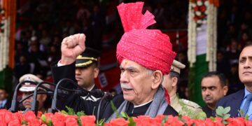لیفٹیننٹ گورنر منوج سِنہا نے یوم جمہوریہ کی تقریب میں قومی پرچم لہرایا
